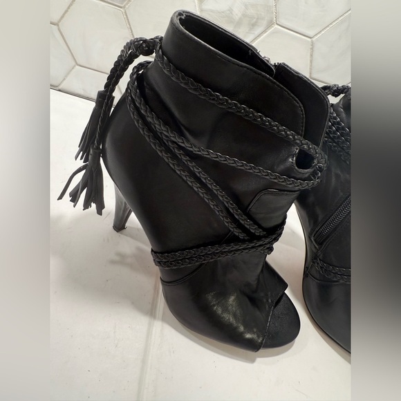 Vince Camuto Black Leather ASTAN Booties Peep Toe Tassel Size 5.5 Stiletto - Picture 2 of 10